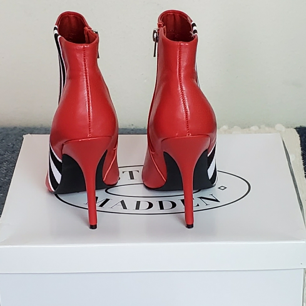 🆕️ STEVE MADDEN KNOCK RED BOOTIES - Picture 6 of 8
